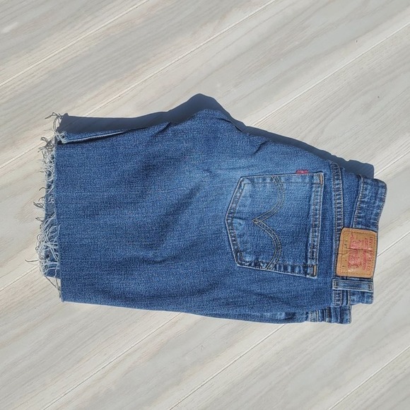 Levis 518 Superlow Stretch Shorts - Picture 15 of 16